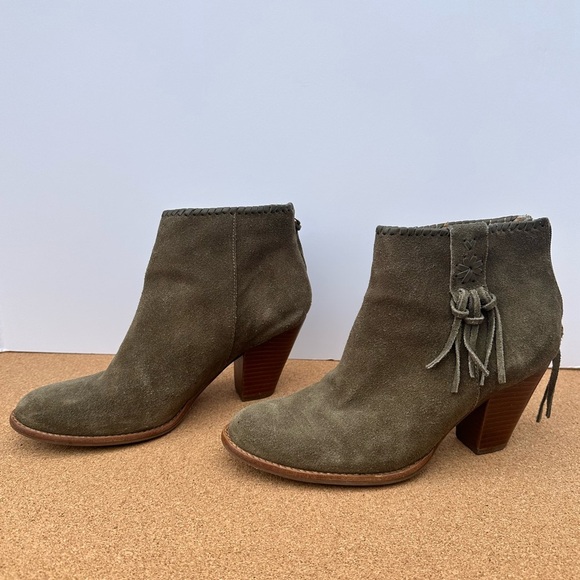 Jack Rogers Suede Olive Green Heeled Ankle Bootie Size 8  M Fringe Weste… - Picture 1 of 11